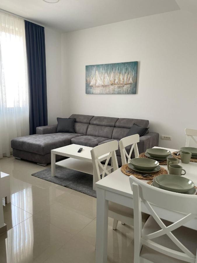 Morpheus Apartmani Sremska Mitrovica Bagian luar foto