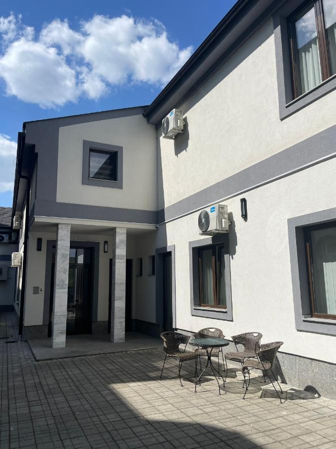 Morpheus Apartmani Sremska Mitrovica Bagian luar foto