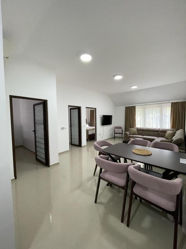 Morpheus Apartmani Sremska Mitrovica Bagian luar foto